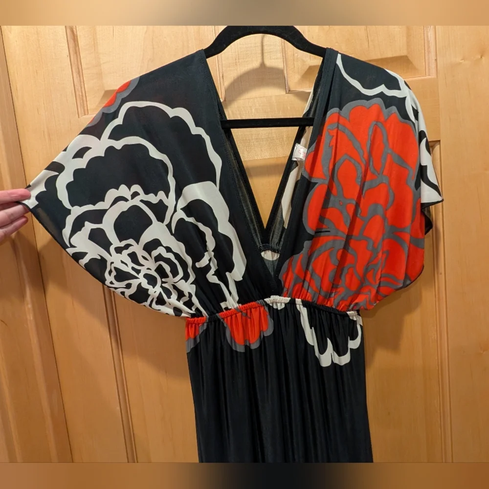 Chic Black and Red Floral Maxi Dress - Picture 2 of 5